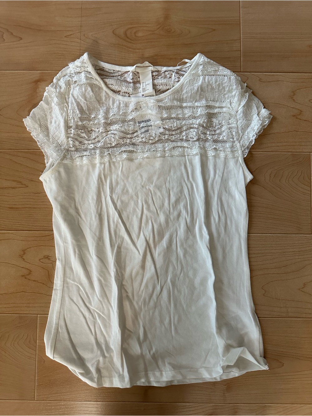 H&M Cream Lace Yoke Short Sleeve Top size small NWT